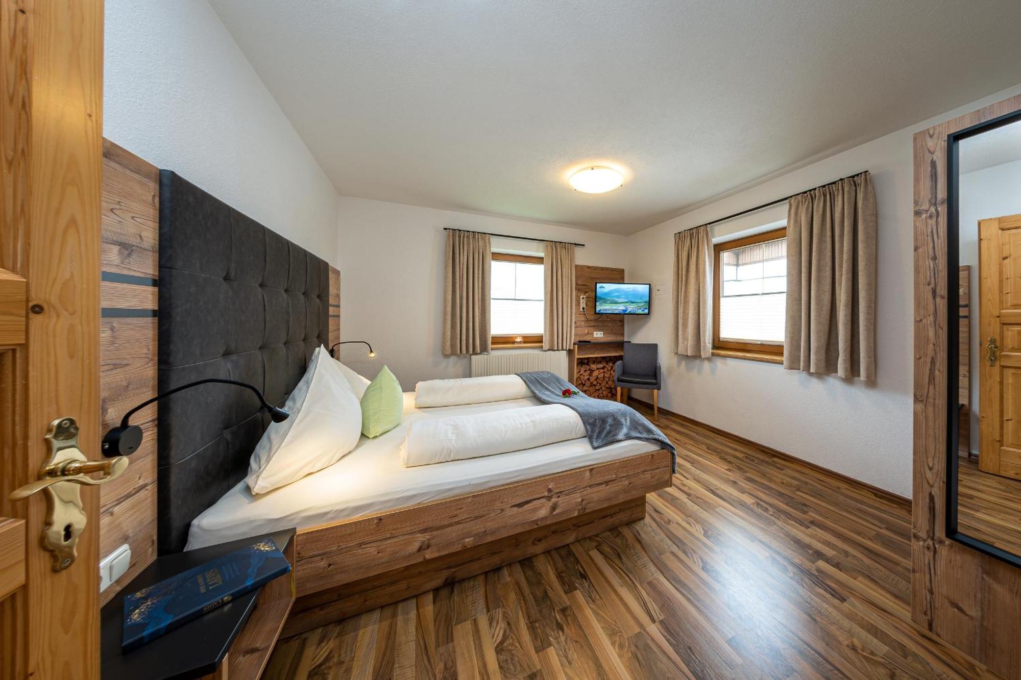Appartements Am Burgsee Ladis Exteriör bild